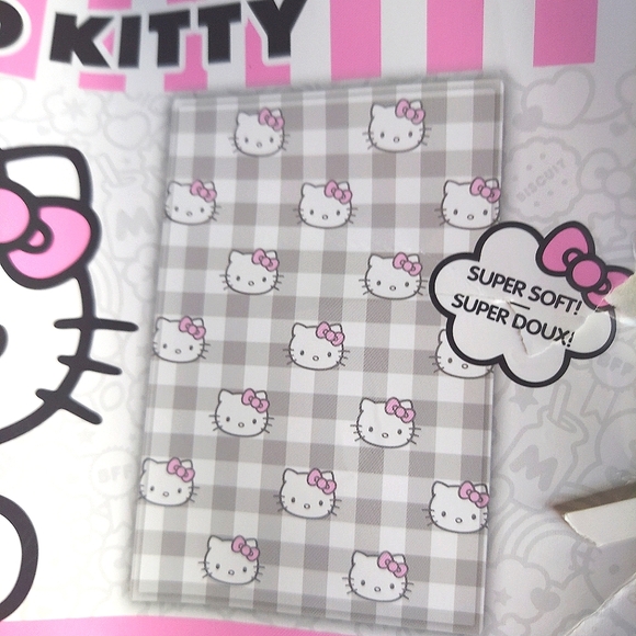 NWT Hello Kitty Soft Plush Fleece Twin Size Blanket - Picture 2 of 5